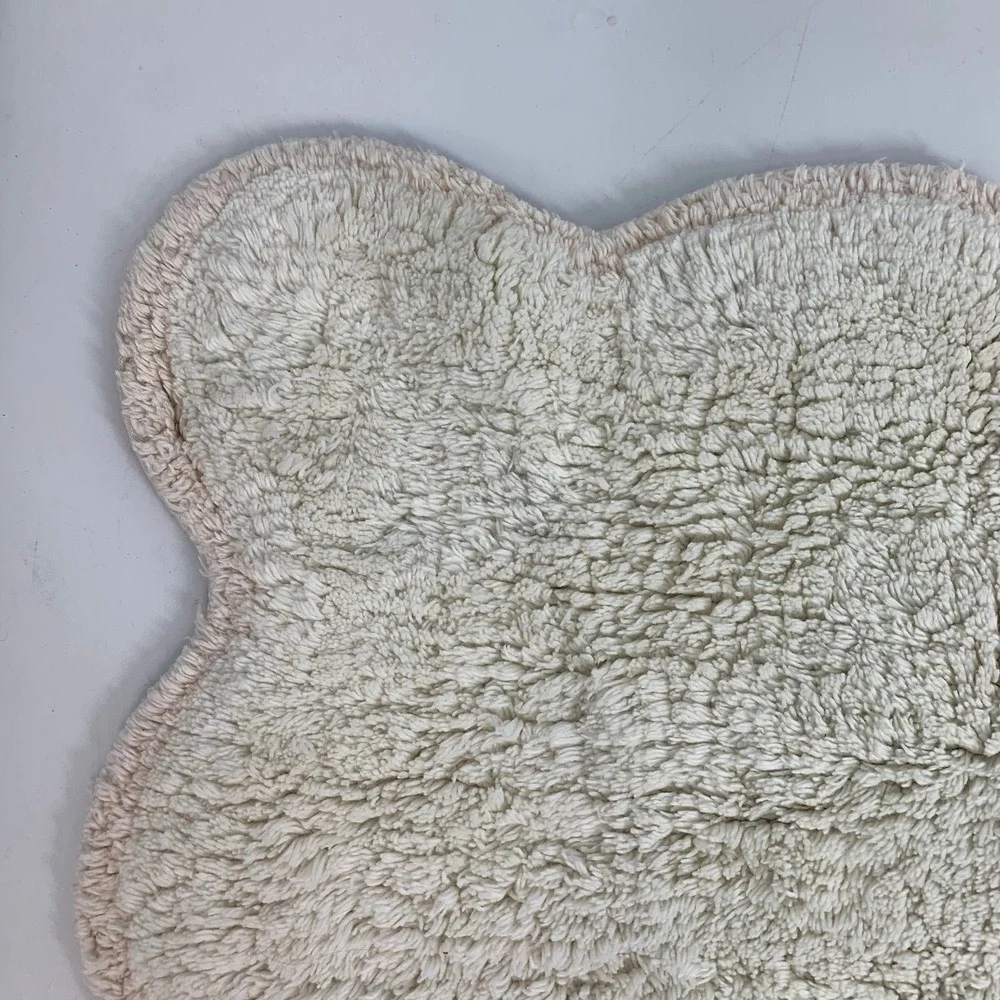 VCNY Home‎ Bath Rug Cream Scalloped Edge 21 x 36 Inches New
